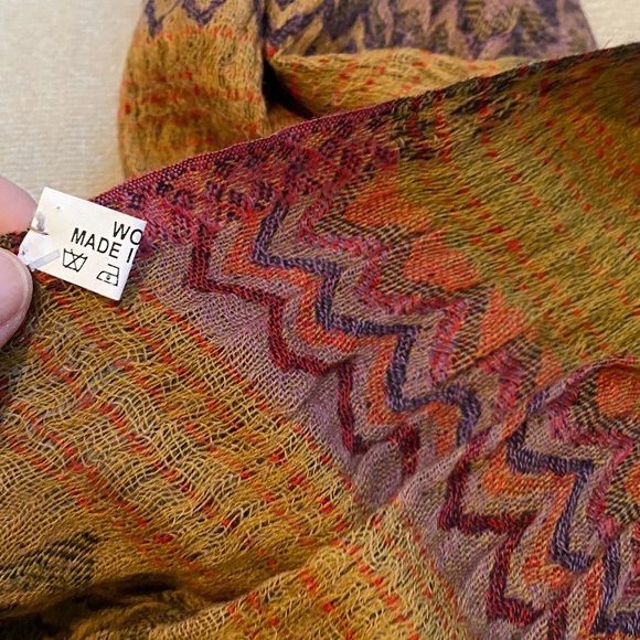 Cupcake International Hand-Loomed Wool Sca… - Picture 4 of 15